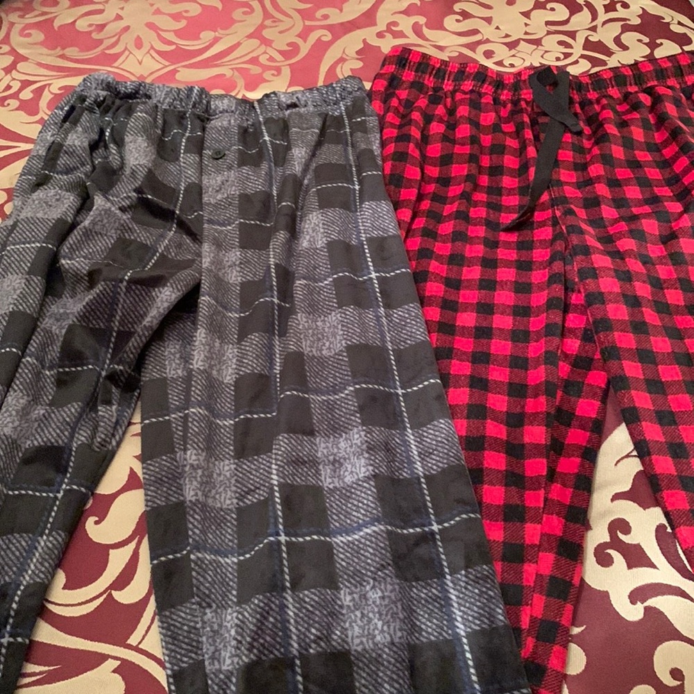 2 pairs of cozy mens pajama pants. Excellent condition. Very soft